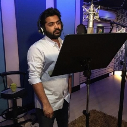 Simbu sings meendum thaarumaaru for Veera Sivaji