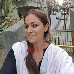 Simran is part of Vishal's Thupparivaalan directed by Mysskin