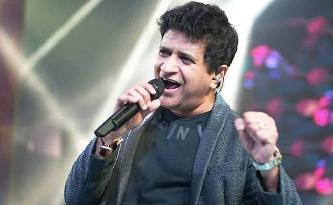 Singer krishnakumar kunnath passed away in Kolkatta