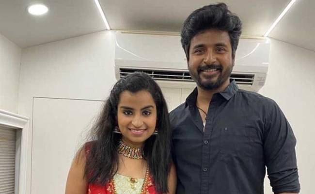 Sivakarthikeyan presents Sivaangi with a cake