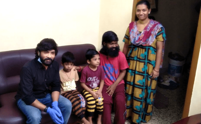 Snehan offers help to Billa 2 actor Theepetti Ganesan, funds his children's education