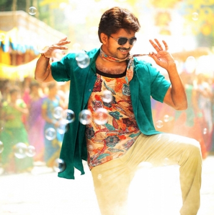 Sriman thanks Ilayathalapathy Vijay for presenting a gold chain