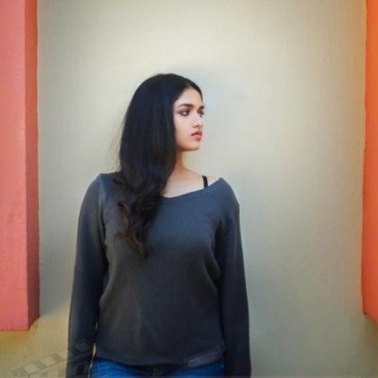 Sunaina talks about Kavalai Vendam