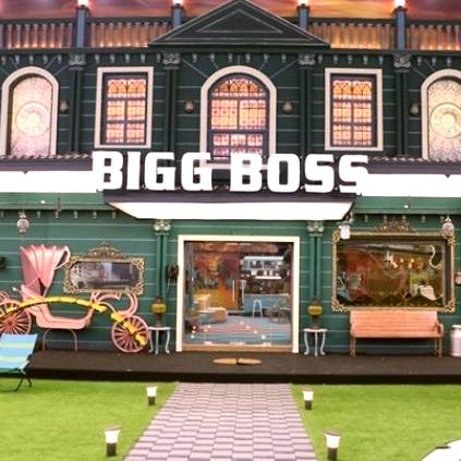 Vanitha Sakshi Kasturi Abhirami Cheran enter Bigg Boss house