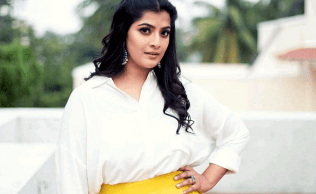 Varalaxmi Sarathkumar introduces her son for the first time; viral video ft Gucci