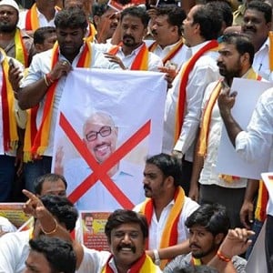Red Hot: Baahubali issue - Kannada protesters reaction to Sathyaraj's statement