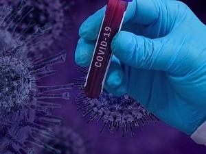 Veteran actor affected by COVID-19 put on ventilator; Fans pray