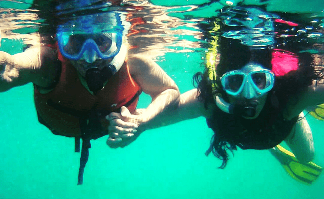 Veteran actress in her 80s go snorkelling with daughter; pic go viral ft Waheeda Rehman