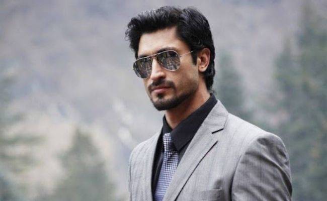 Vidyut Jammwal talks about Thuppakki 2, and costars Ajith, Vijay, Suriya