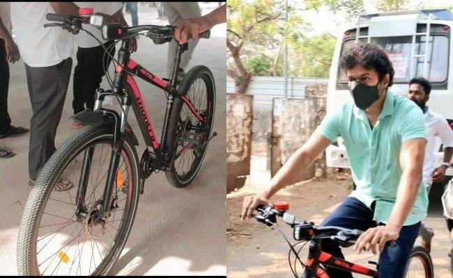Vijay came to polling booth on a bicycle from his home