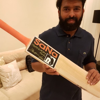 Vijay gifts Santhosh Narayanan a specially made bat with his signature
