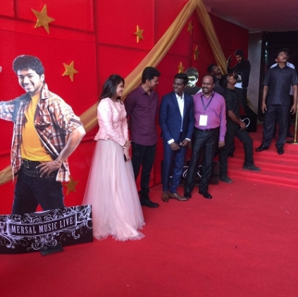 Vijay welcomes all the chief guests of Mersal audio launch in person