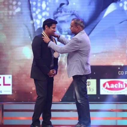 Vikram bags two awards at Behindwoods Gold Medal Awards 2015
