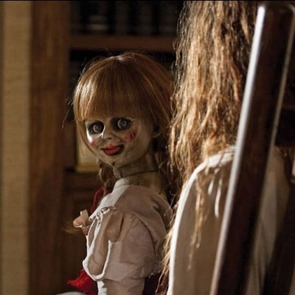 Woman punches herself and screams in a mall in Brazil after watching Annabelle.