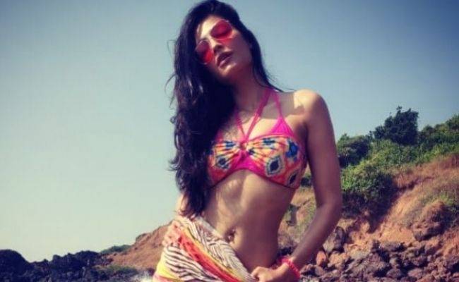 WOW! Shruti Haasan goes BOLD in her LATEST picture - Fans in awe and shock