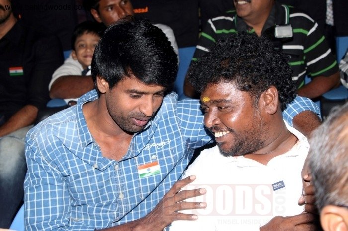 Nenjil Thunivirundhal (aka) Nenjil Thunivirundhaal