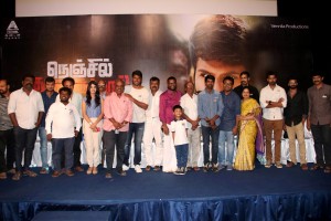 Nenjil Thunivirundhal (aka) Nenjil Thunivirundhaal