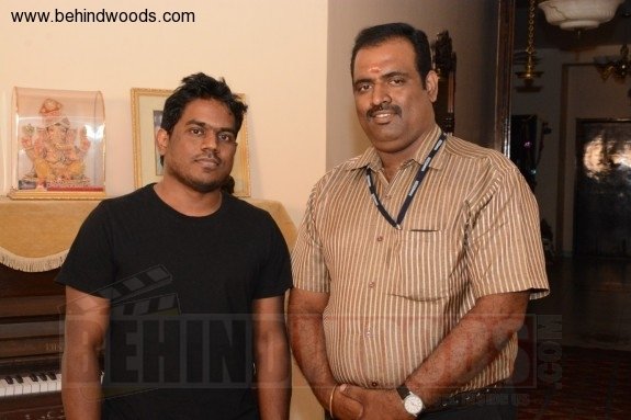 A Special gift for Yuvan from Team Behindwoods