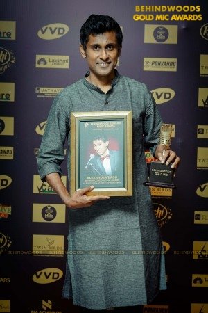 Behindwoods Gold Mic - The Red Carpet