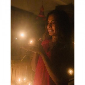Celebrities photos with Diya and Torchlights to stand united against Corona