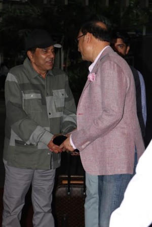 Dharmendra Spotted At International Airport
