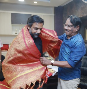 Director Bharathiraja Felicitated Thiru Murugan Gandhi