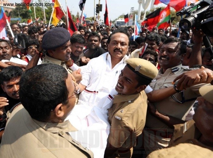 DMK's road roko - protest against Central Government on Cauvery Management Board Issue