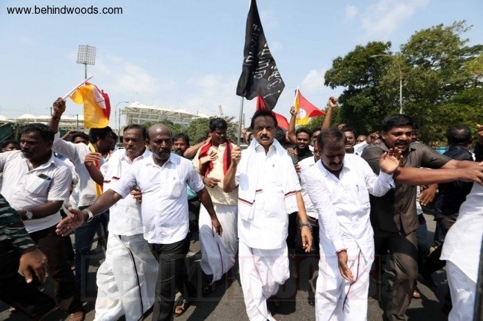 DMK's road roko - protest against Central Government on Cauvery Management Board Issue