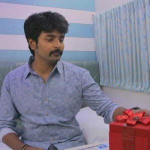 Don't Worry Gift Song from Kootathil Oruthan