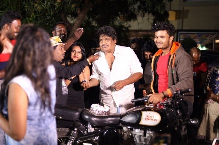  Mansoor Ali Khan's birthday celebration at Kadaman Parai sets