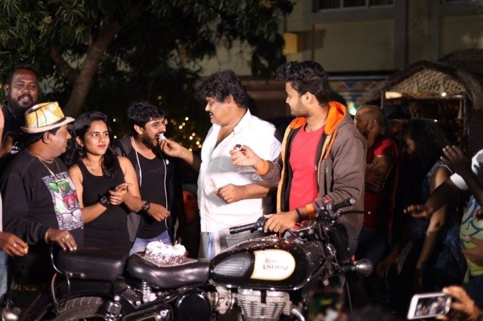  Mansoor Ali Khan's birthday celebration at Kadaman Parai sets