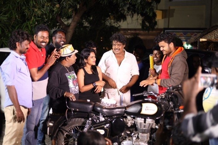  Mansoor Ali Khan's birthday celebration at Kadaman Parai sets