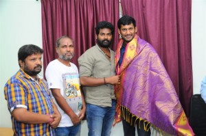 Ondikkatta Team Meet With Vishal And Prabhu Deva