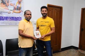 Ondikkatta Team Meet With Vishal And Prabhu Deva