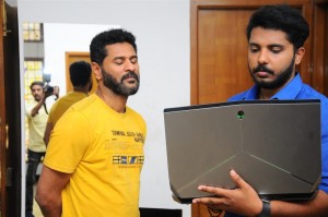 Ondikkatta Team Meet With Vishal And Prabhu Deva