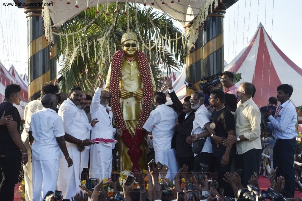 Rajinikanth Unveiled MGR's Statue at the Dr MGR Educational and Research Institute