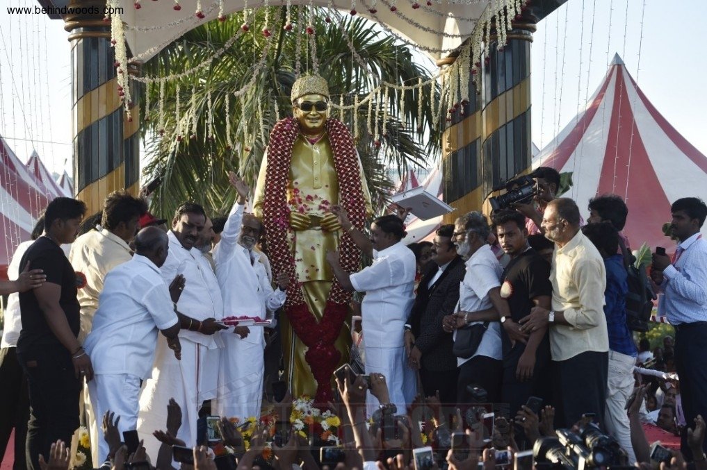 Rajinikanth Unveiled MGR's Statue at the Dr MGR Educational and Research Institute