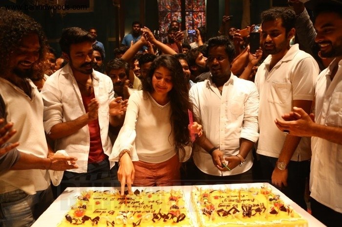 Sai Pallavi and Kalloori Vinoth Birthday Celebrations With Maari 2 Movie Team