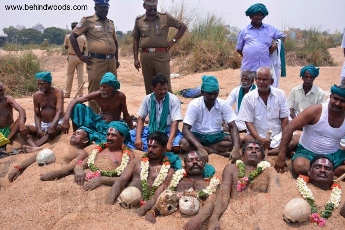 South Indian River Link Farmers protest to form Cauvery Management
