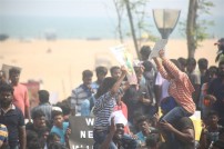 Thadai Athai Udai - Jallikattu Supporters at Marina 