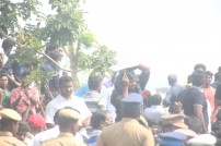 Thadai Athai Udai - Jallikattu Supporters at Marina 