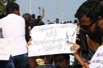 Thadai Athai Udai - Jallikattu Supporters at Marina 