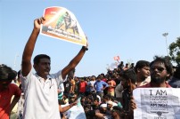 Thadai Athai Udai - Jallikattu Supporters at Marina 