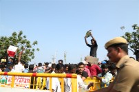 Thadai Athai Udai - Jallikattu Supporters at Marina 