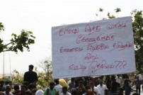 Thadai Athai Udai - Jallikattu Supporters at Marina 