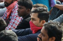 Thadai Athai Udai - Jallikattu Supporters at Marina 