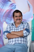 Velainu Vandhutta Vellaikaaran Team Meet Photos