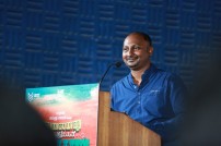 Velainu Vandhutta Vellaikaaran Team Meet Photos