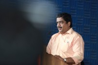 Velainu Vandhutta Vellaikaaran Team Meet Photos