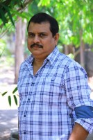 Velainu Vandhutta Vellaikaaran Team Meet Photos